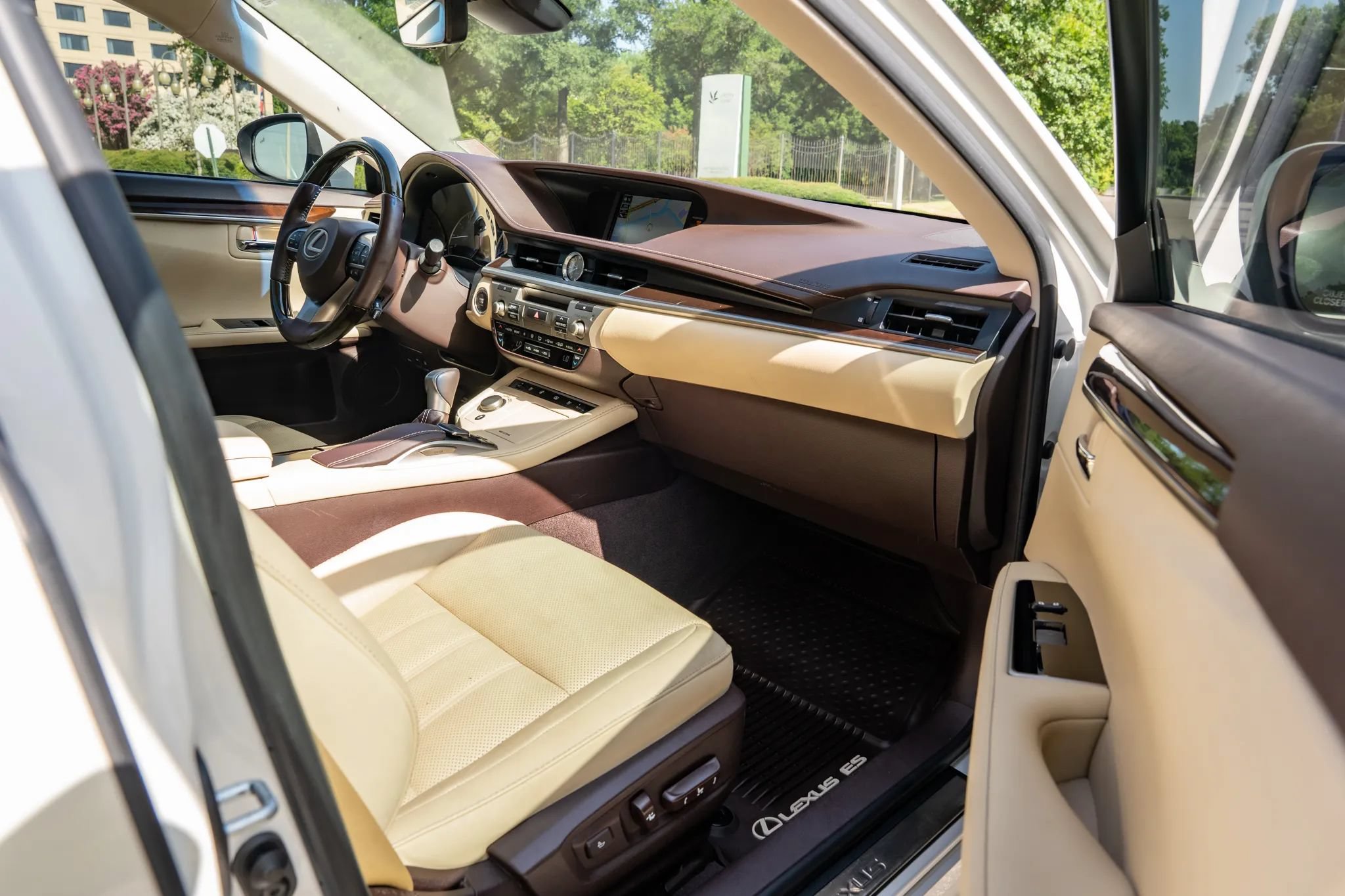 Used 2017 Lexus ES 350 w/ Luxury Package FWD image 17