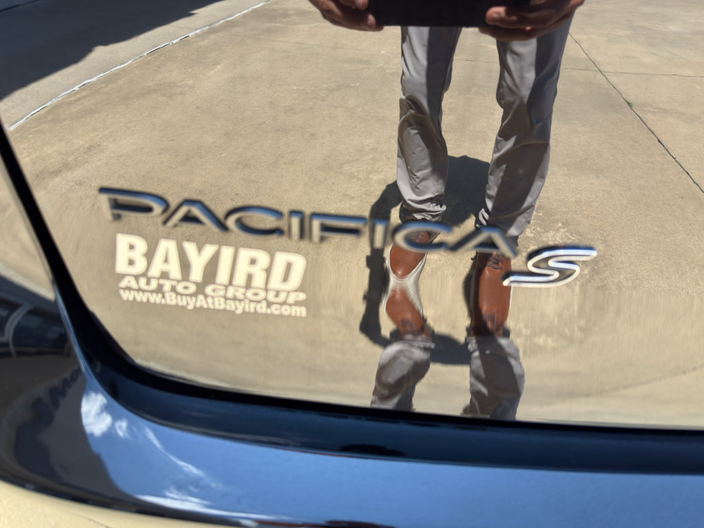 Used 2025 Chrysler Pacifica Limited FWD image 11