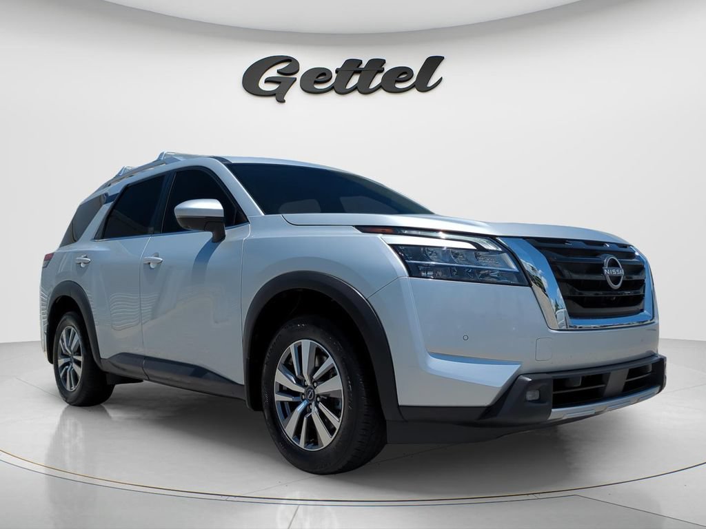 Certified 2022 Nissan Pathfinder SL FWD image 3