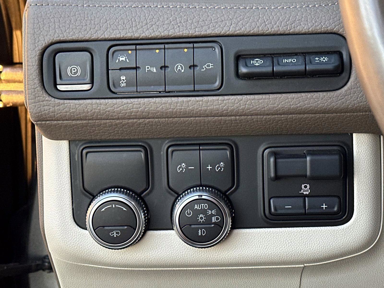 Used 2021 GMC Yukon Denali w/ Denali Ultimate Package image 28