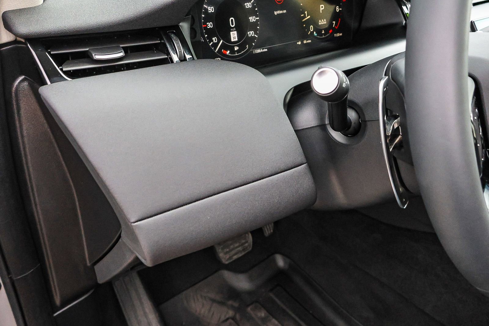 Used 2024 Land Rover Discovery Sport S image 31