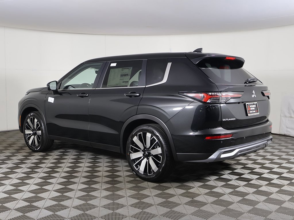 New 2025 Mitsubishi Outlander SE image 12
