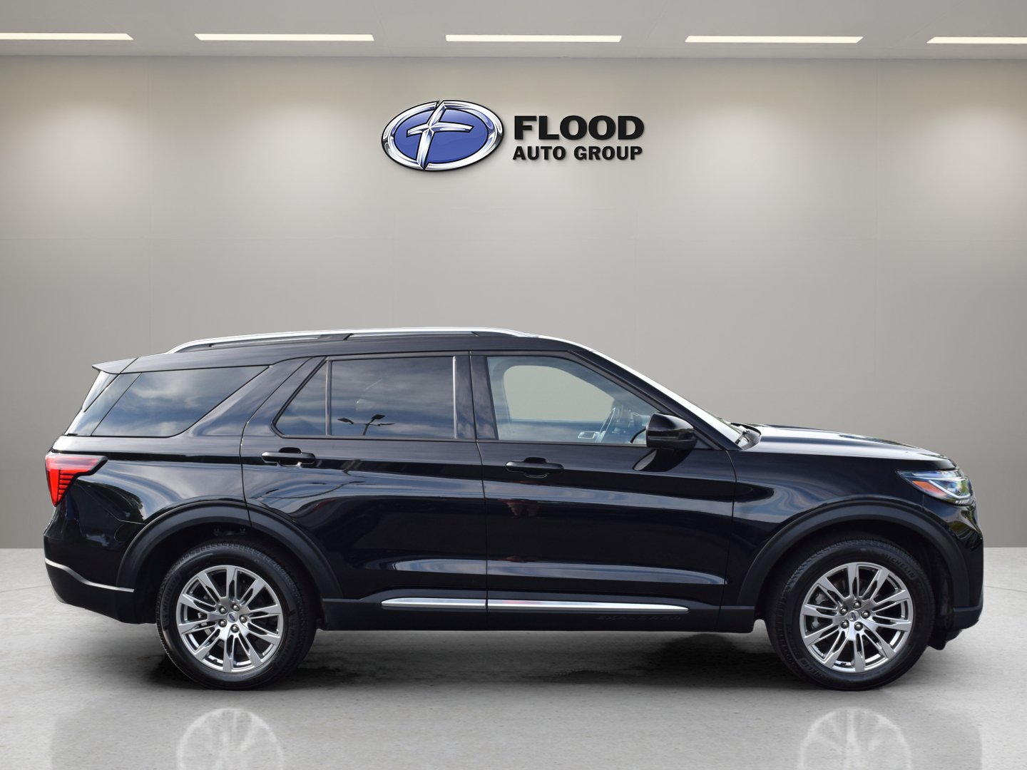 Used 2026 Ford Explorer Platinum AWD/4WD image 3