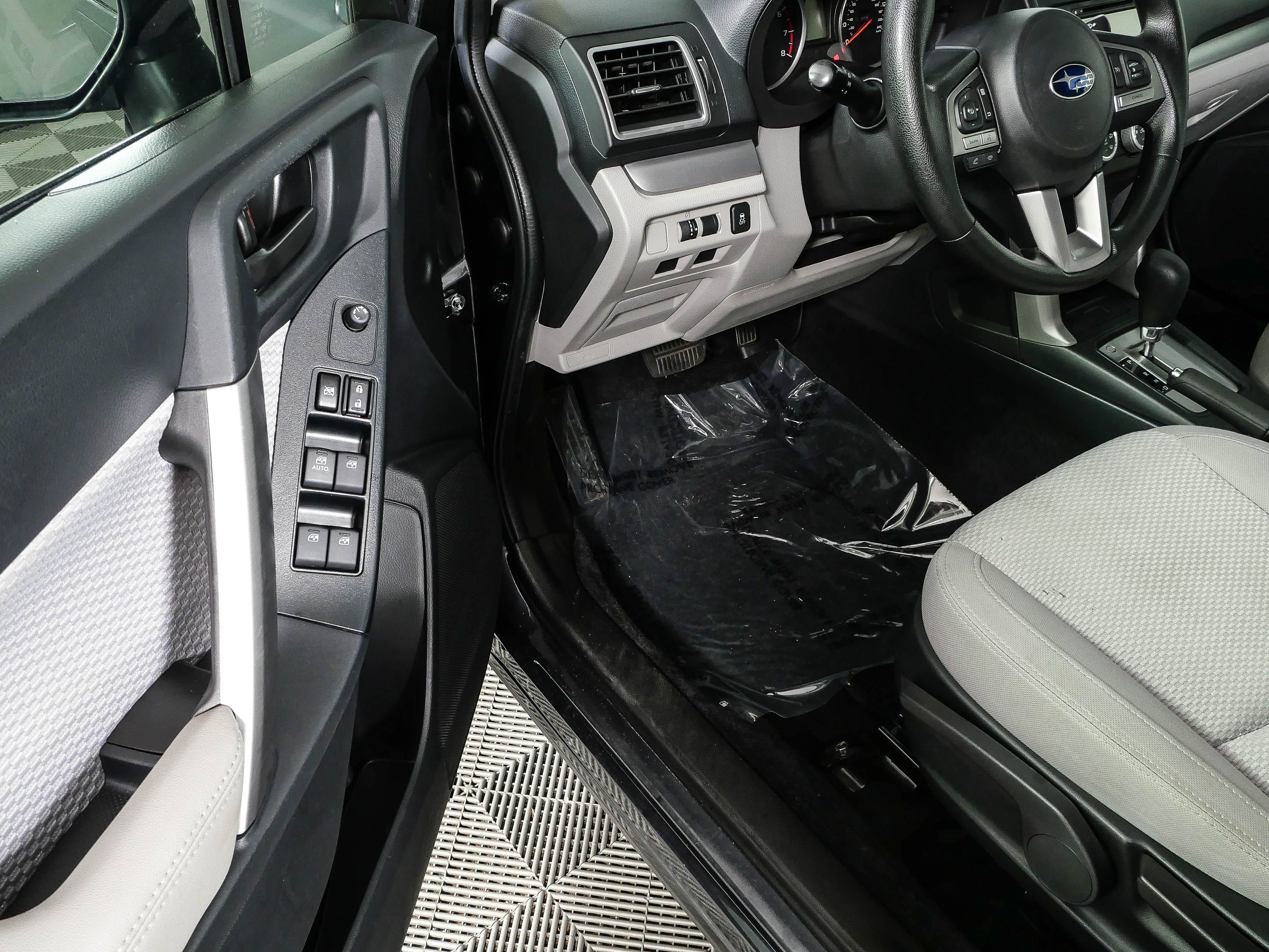 Used 2017 Subaru Forester 2.5i AWD/4WD image 7