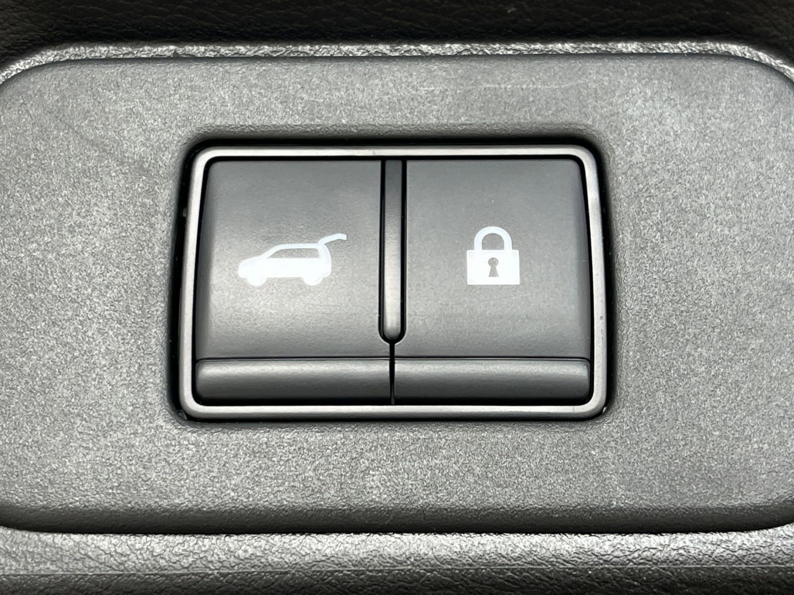 Used 2025 Nissan Rogue SV FWD image 23