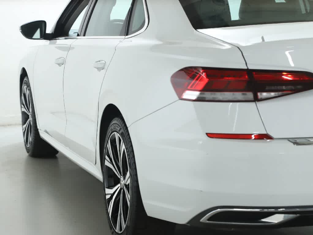 Certified 2022 Volkswagen Passat 2.0T SE FWD image 41