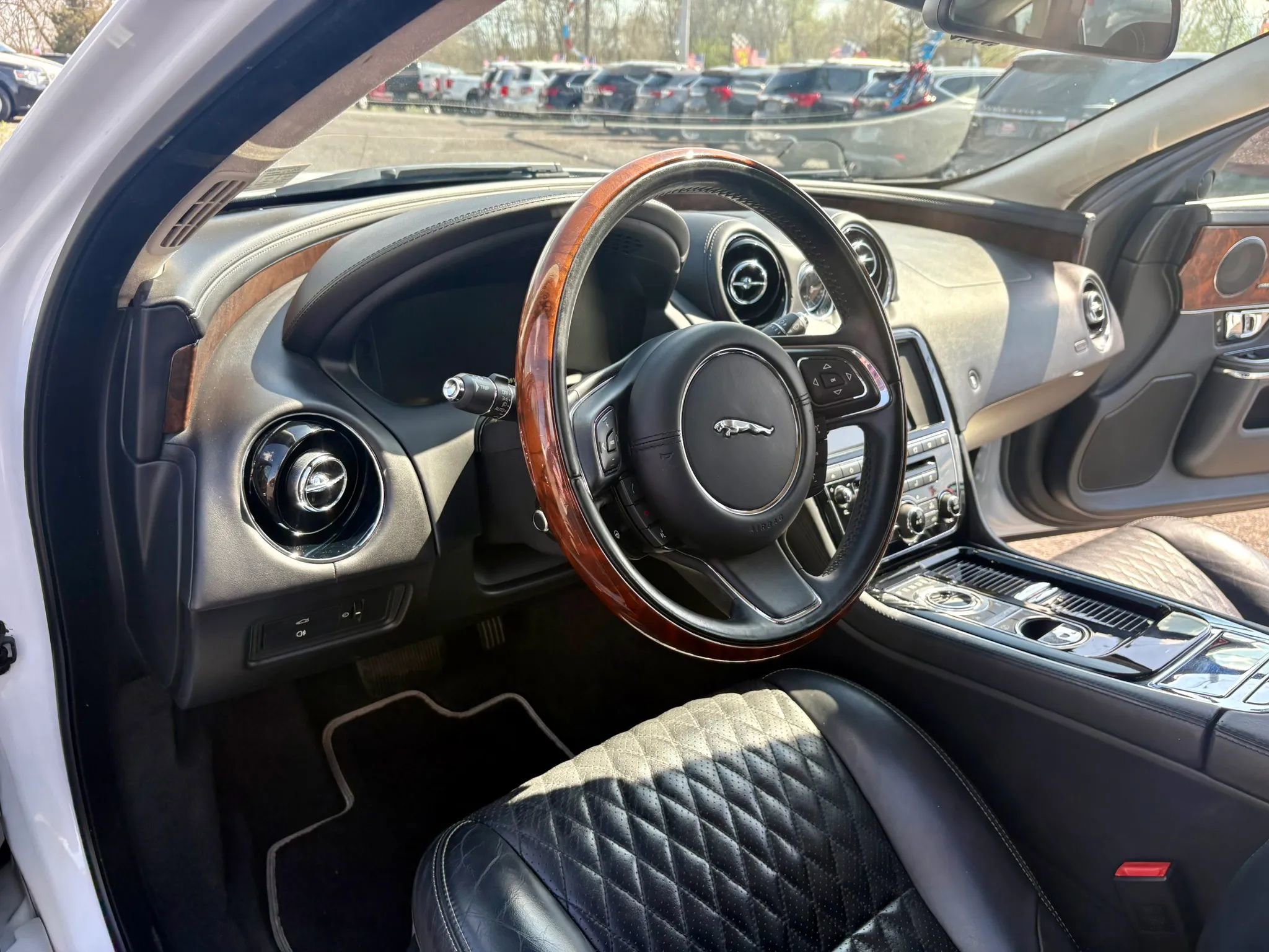 Used 2016 Jaguar XJ L Portfolio RWD image 17