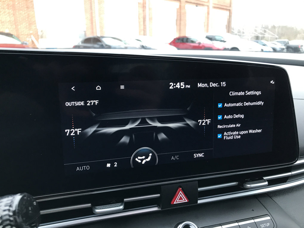 Used 2023 Hyundai Elantra Limited image 22