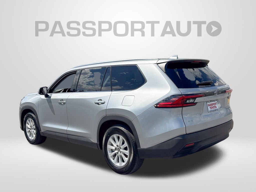 Used 2025 Toyota Grand Highlander AWD image 4