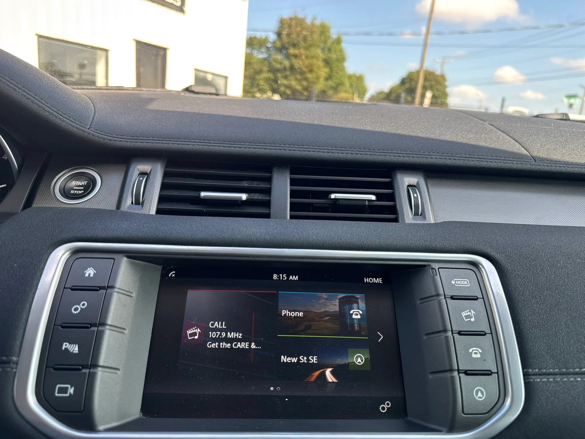Used 2019 Land Rover Range Rover Evoque SE AWD/4WD image 18