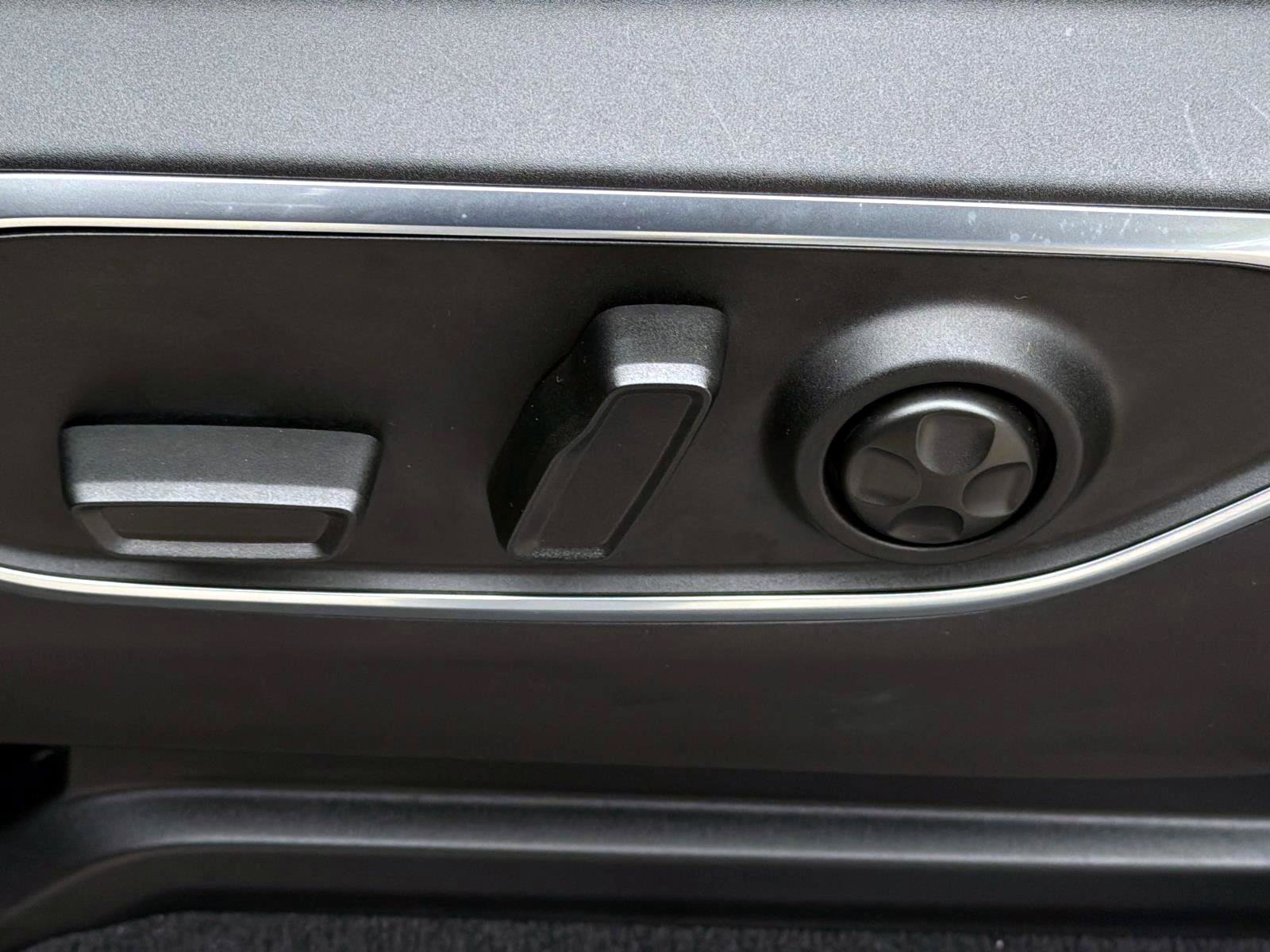 Used 2025 Jeep Wagoneer 4WD w/ Convenience Group I image 14