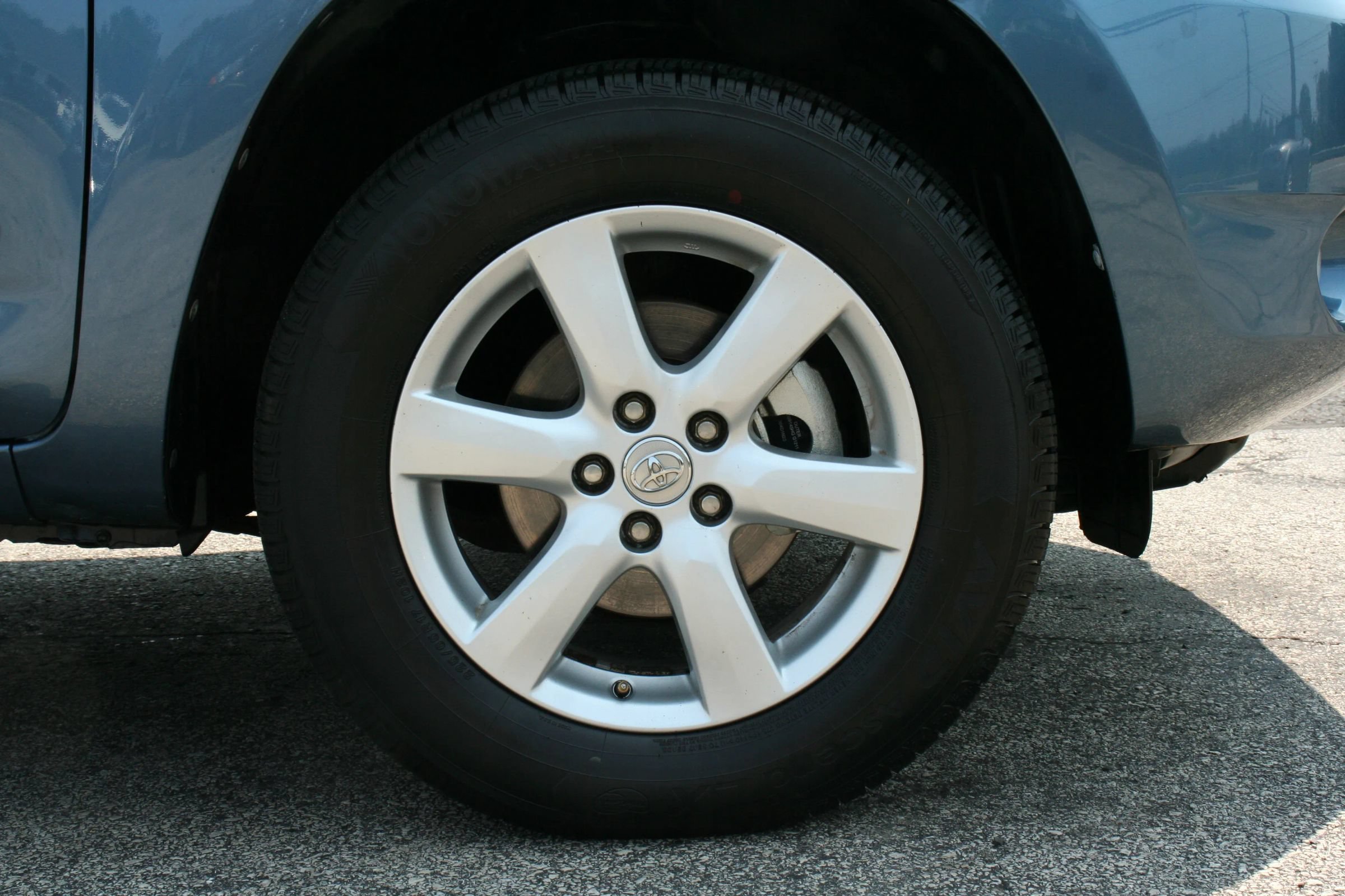 Used 2006 Toyota RAV4 Limited AWD/4WD image 22