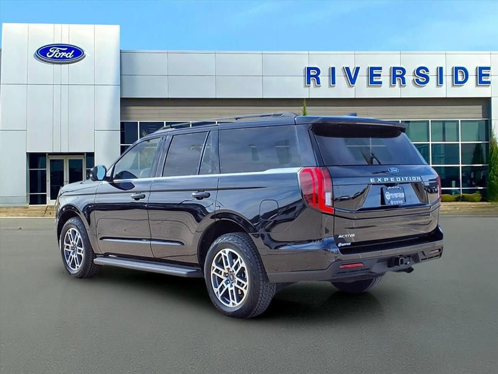 Used 2025 Ford Expedition Active image 4