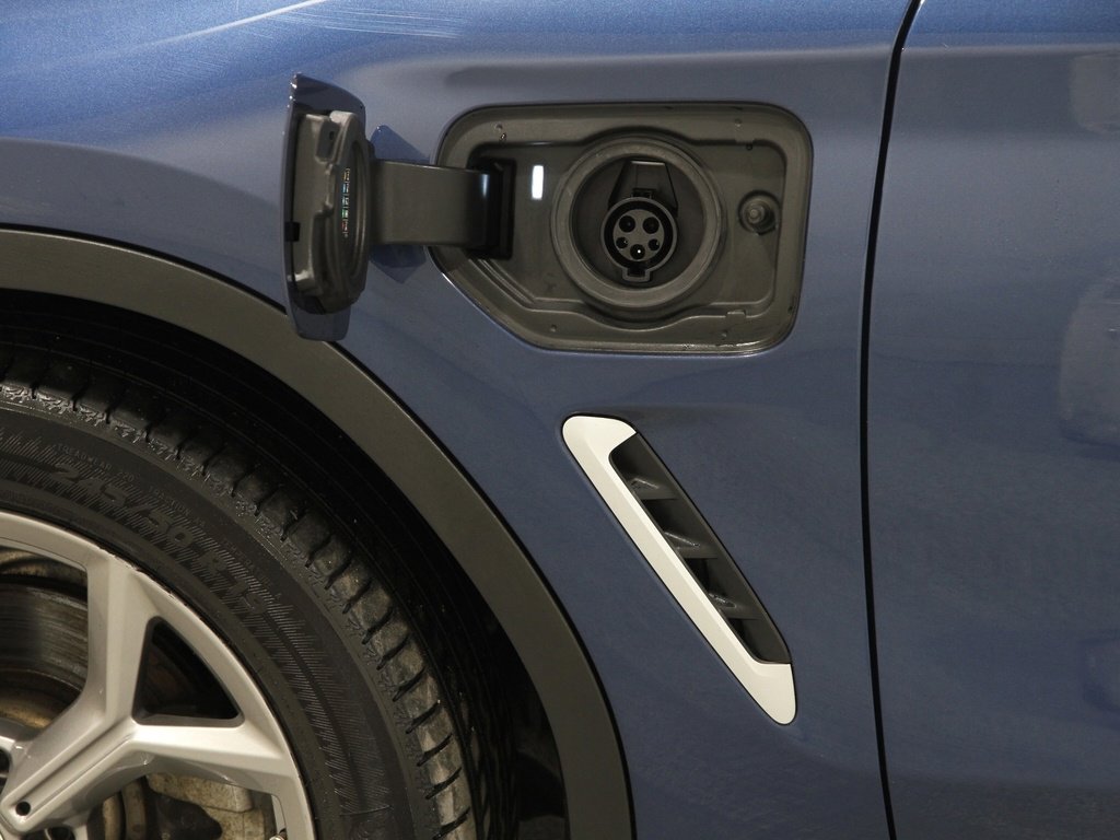 Used 2021 BMW X3 xDrive30e w/ Premium Package image 4