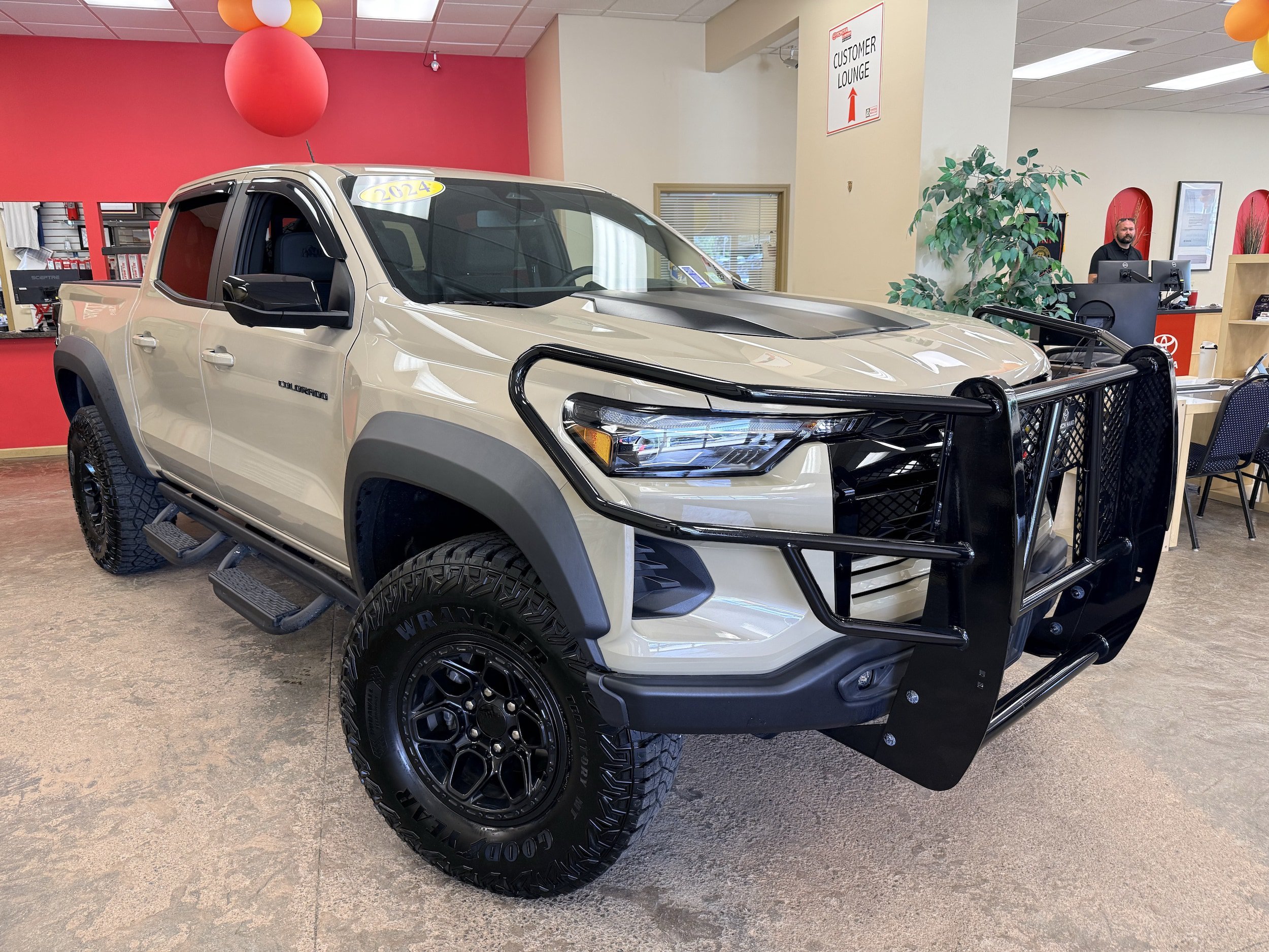 Used 2024 Chevrolet Colorado ZR2 w/ ZR2 Bison Edition AWD/4WD image 2