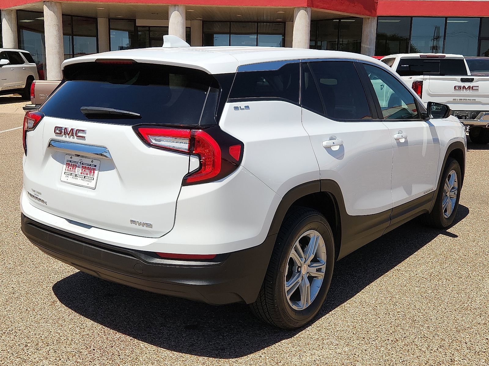 Used 2023 GMC Terrain SLE AWD/4WD image 4