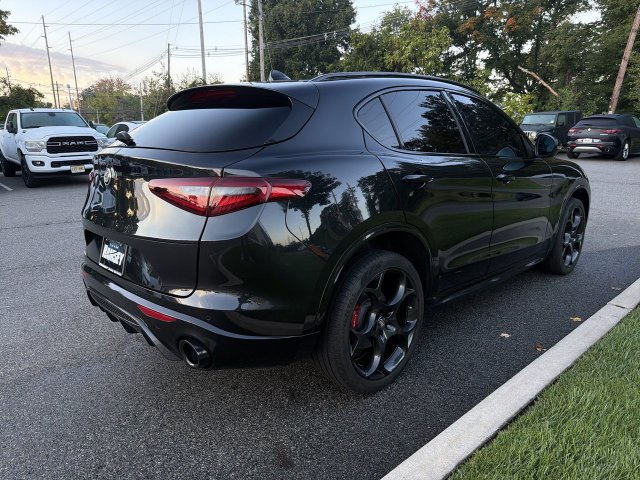 Used 2023 Alfa Romeo Stelvio Veloce AWD/4WD image 8