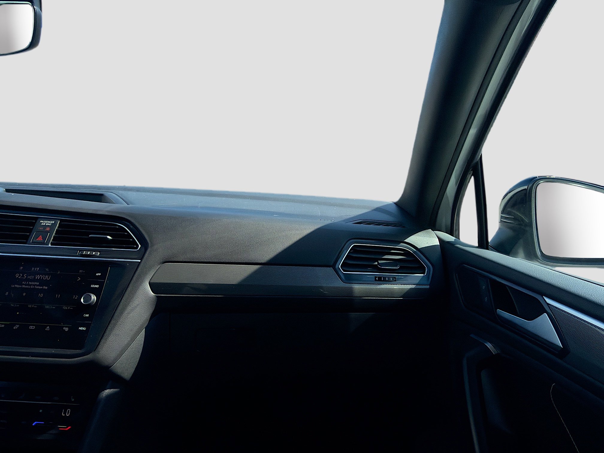 Used 2023 Volkswagen Tiguan SE R-Line image 18