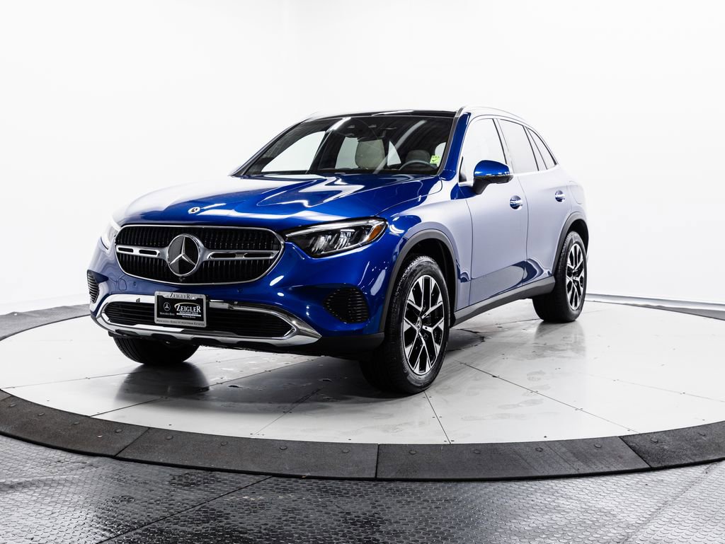 Used 2025 Mercedes-Benz GLC 350e 4MATIC w/ Driver Assistance Package image 3