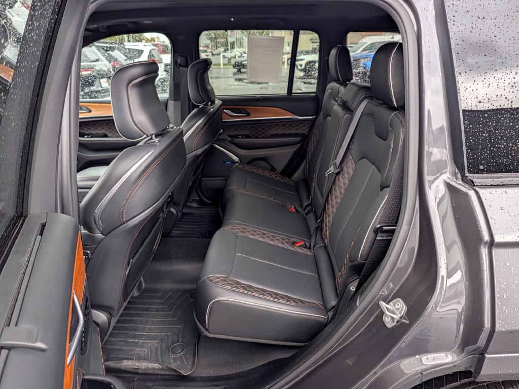 Used 2022 Jeep Grand Cherokee Summit AWD/4WD image 20