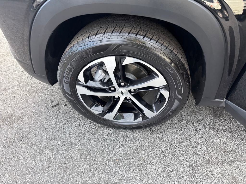 Used 2025 Chevrolet Trax RS w/ Driver Confidence Package image 27