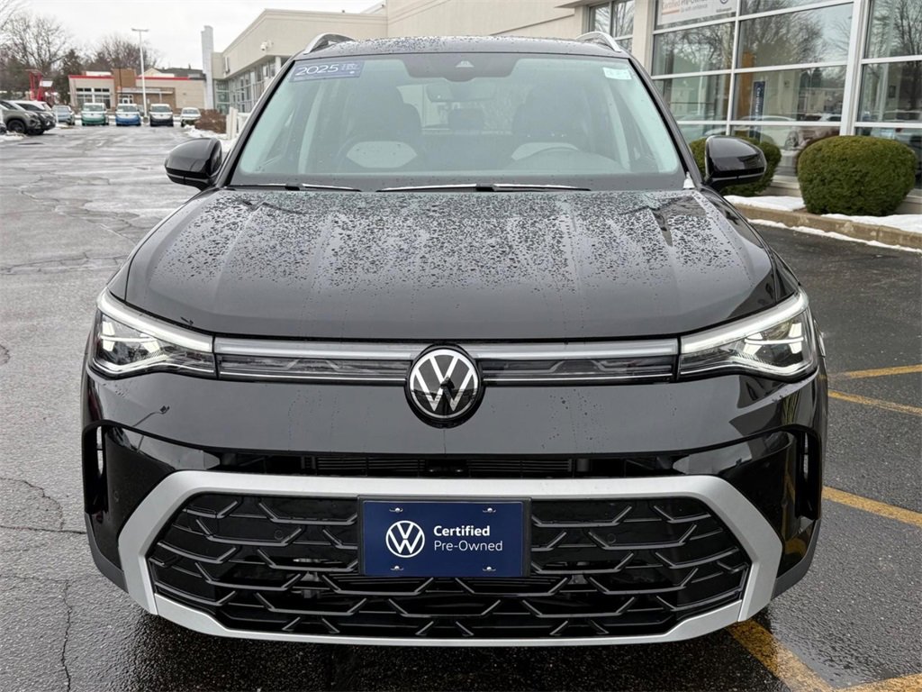 Certified 2025 Volkswagen Taos SEL image 9