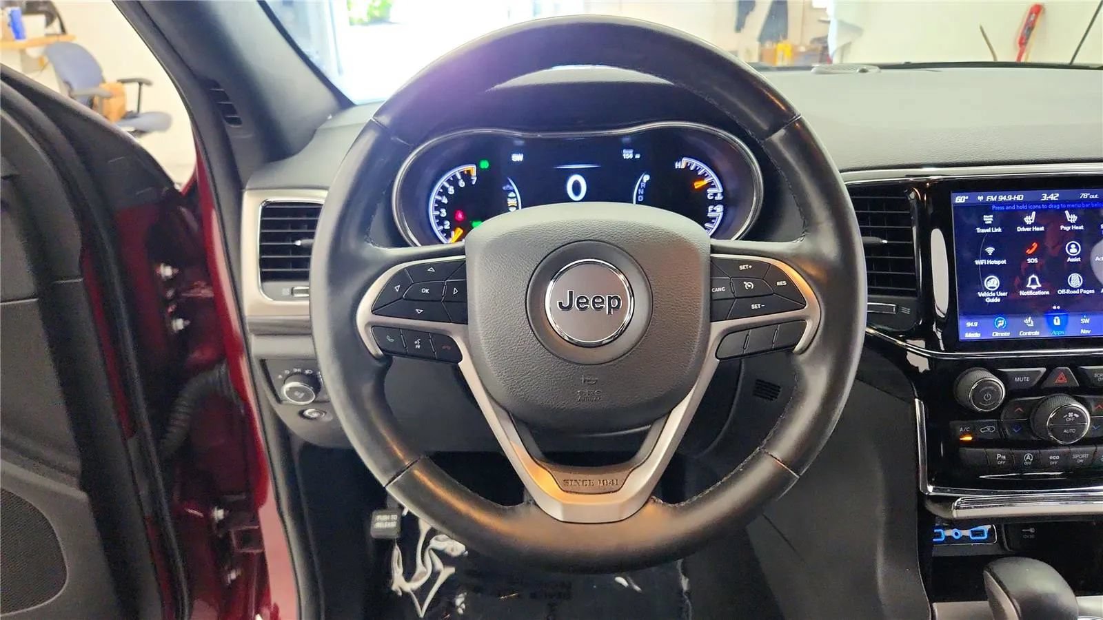 Used 2020 Jeep Grand Cherokee Laredo w/ Quick Order Package 2BN North AWD/4WD image 32