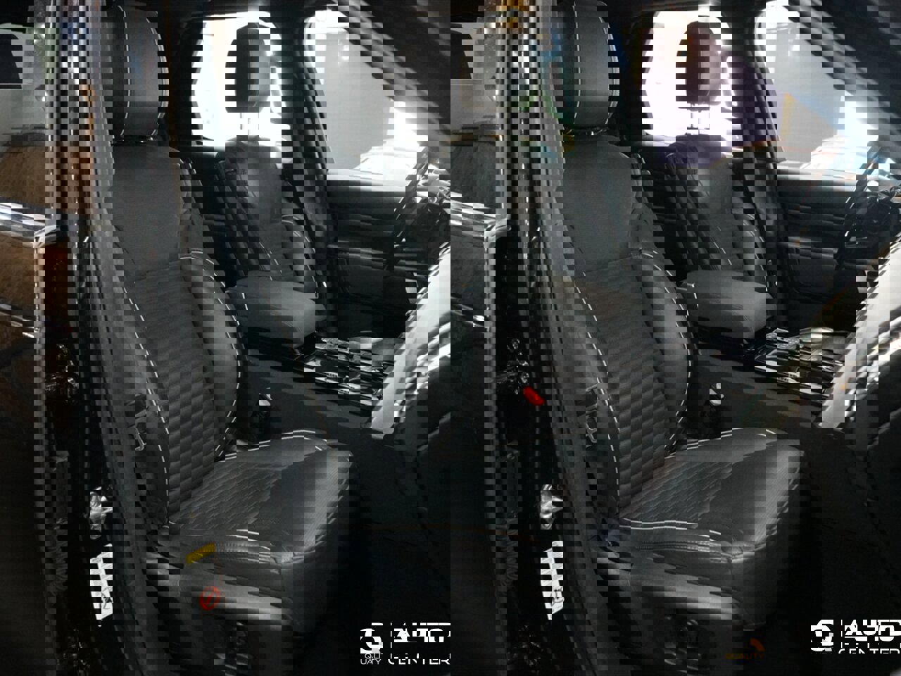 Used 2017 Land Rover Discovery HSE image 19