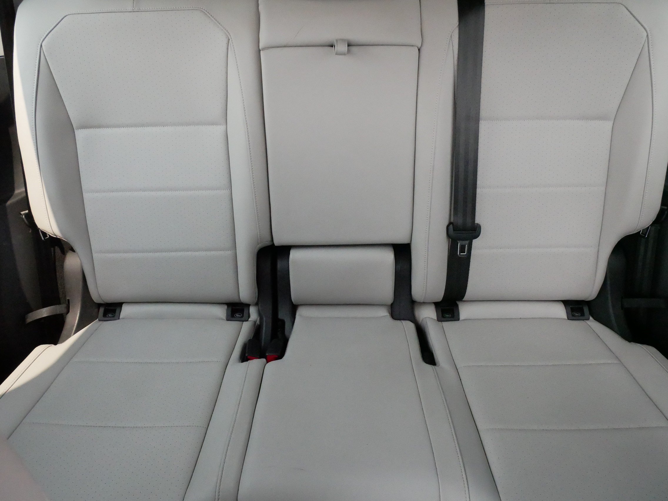 Used 2020 Volkswagen Tiguan SE AWD/4WD image 13