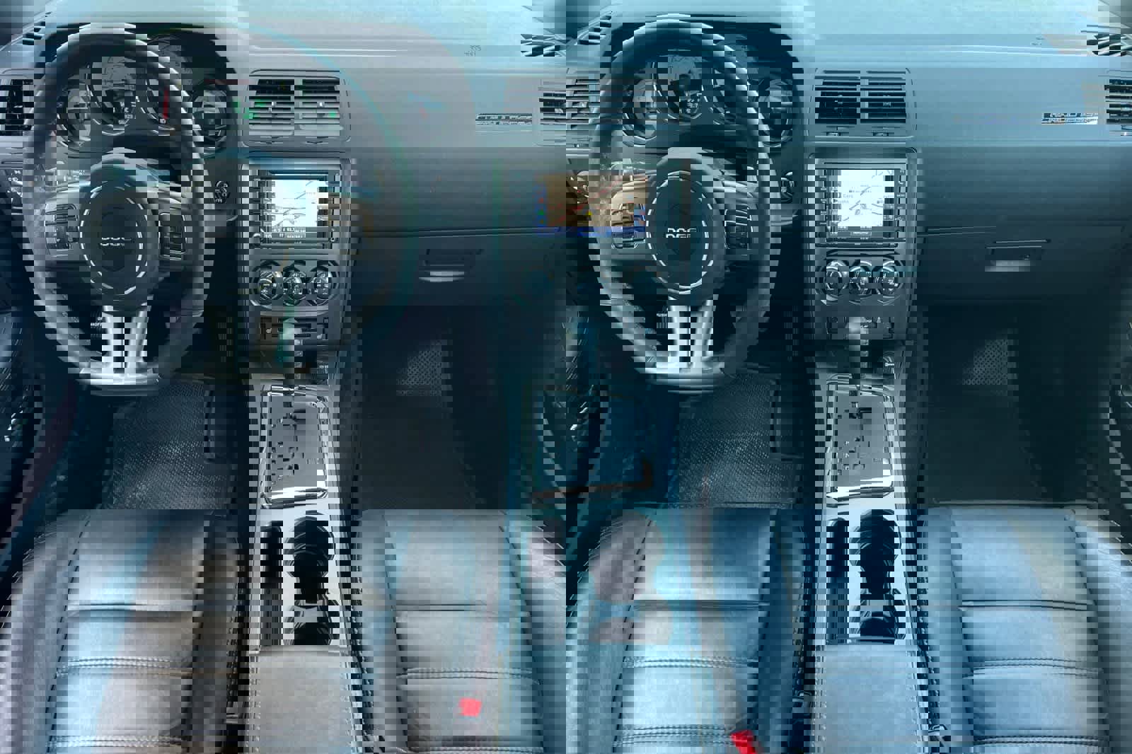 Used 2014 Dodge Challenger SXT image 4