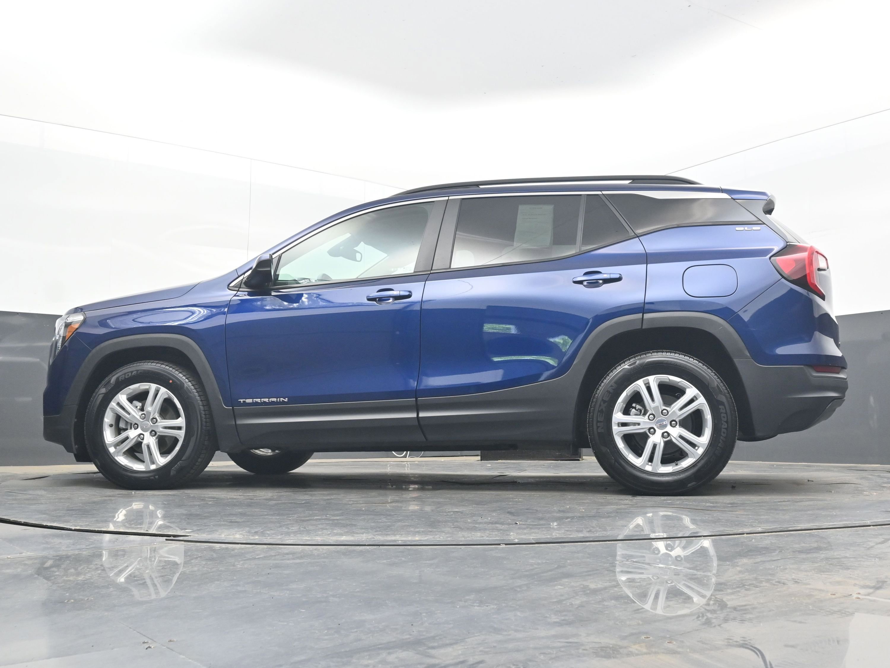 Certified 2022 GMC Terrain SLE w/ Driver Convenience Package FWD image 27