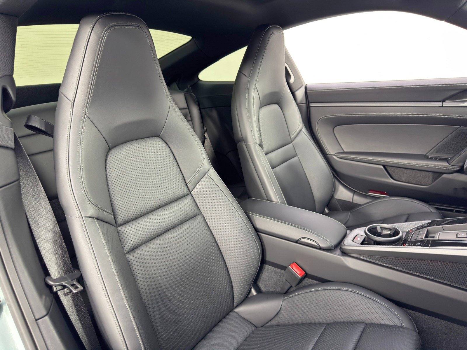 Used 2025 Porsche 911 Carrera RWD image 42