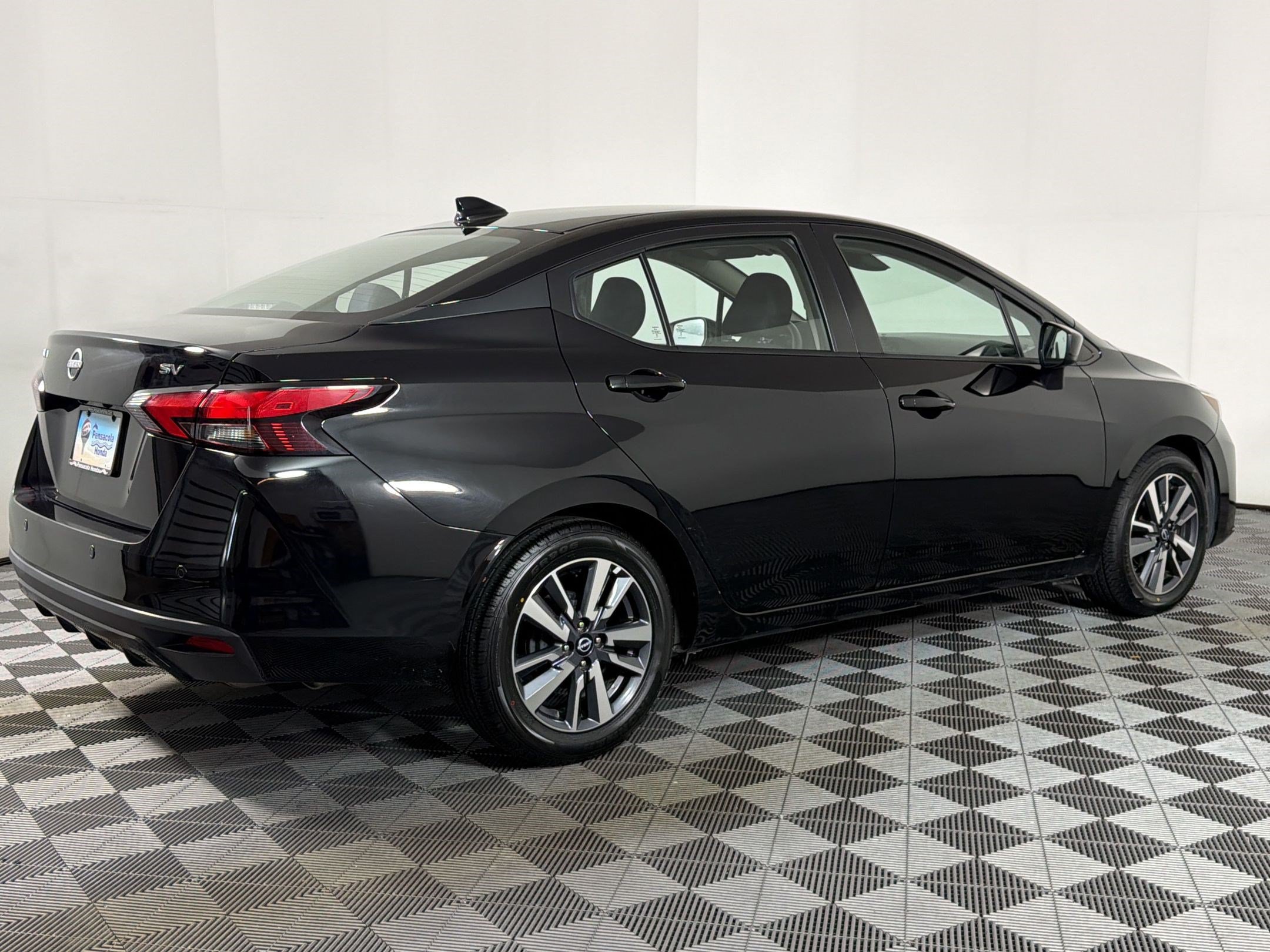 Used 2023 Nissan Versa SV FWD image 7