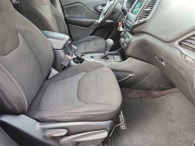 Used 2019 Jeep Cherokee Latitude w/ Popular Appearance Group image 25