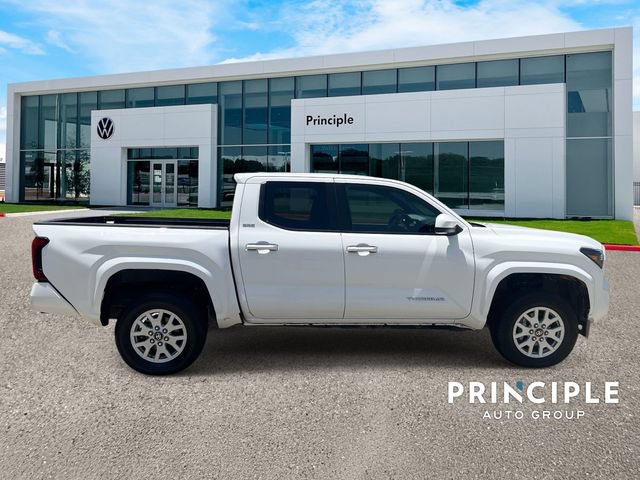 Used 2024 Toyota Tacoma SR5 AWD/4WD image 5