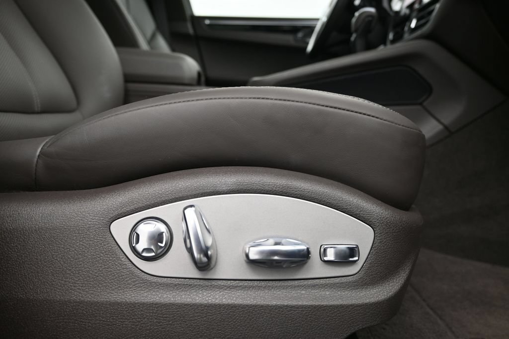 Certified 2023 Porsche Macan AWD/4WD image 15