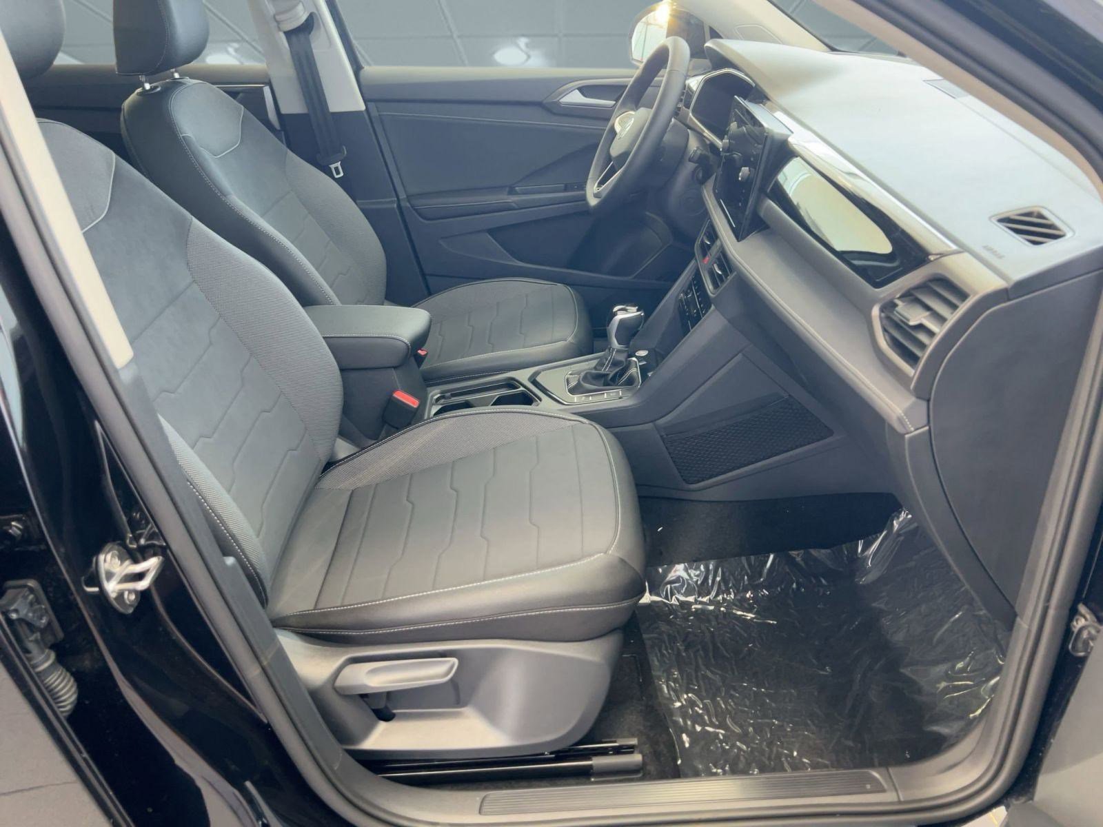 New 2026 Volkswagen Taos SE FWD image 30