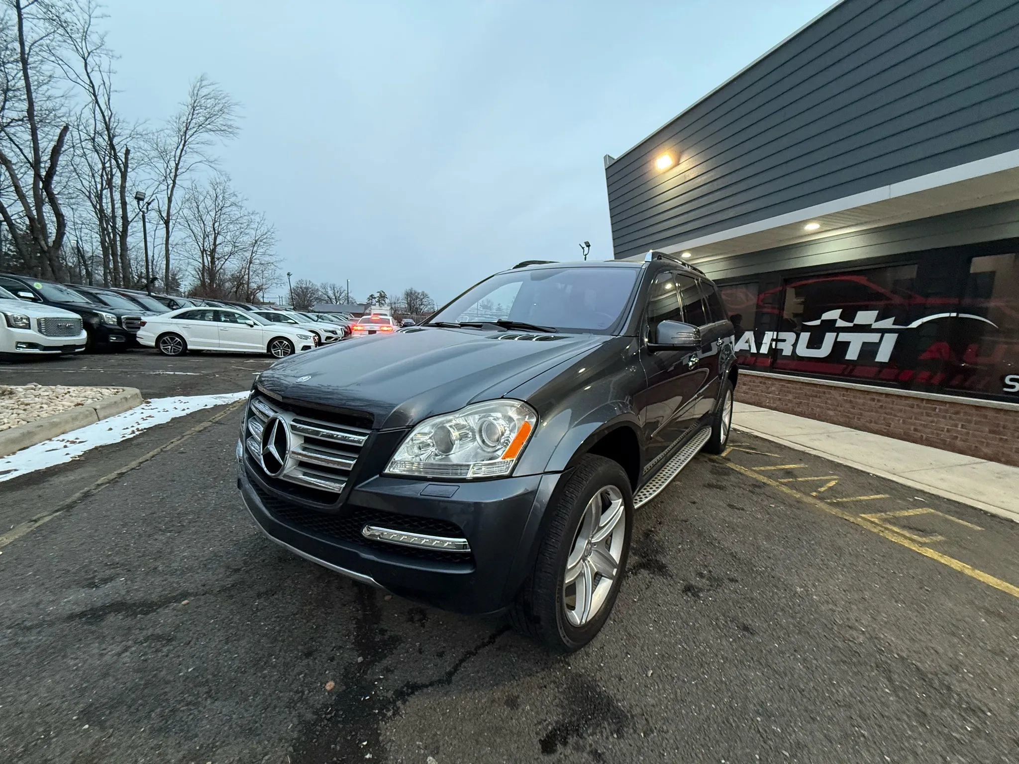 Used 2012 Mercedes-Benz GL 550 GL 550 4MATIC Sport Utility 4D image 1