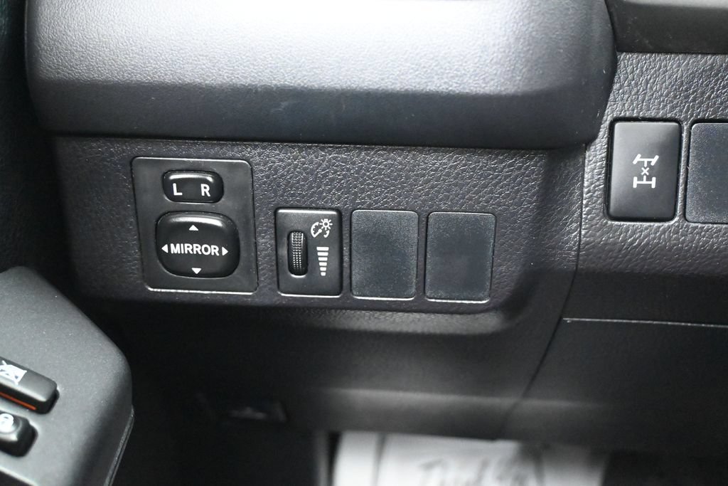 Used 2016 Toyota RAV4 LE AWD/4WD image 32