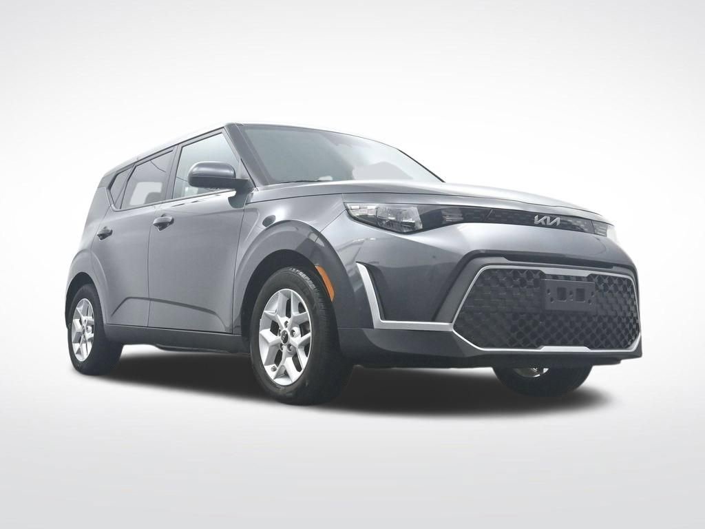 Used 2024 Kia Soul LX w/ Option Group 015 FWD image 32