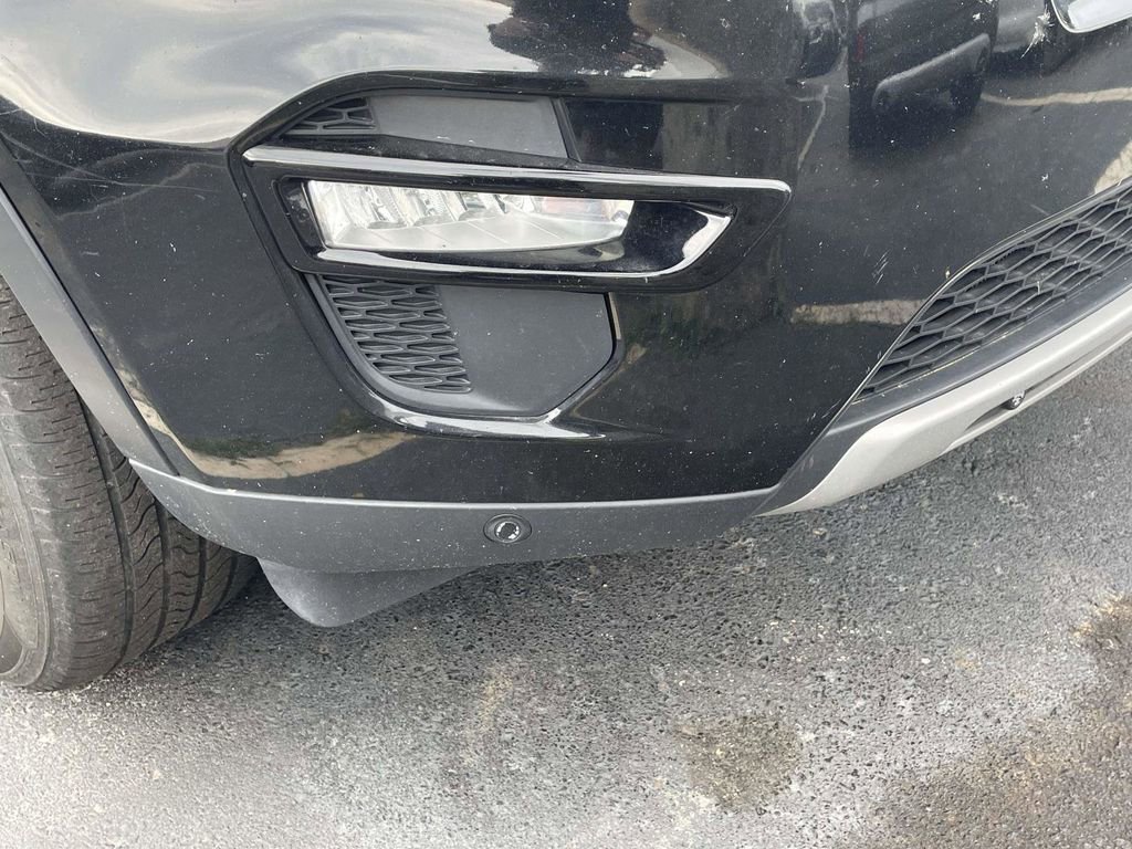 Used 2016 Land Rover Discovery Sport HSE AWD/4WD image 3