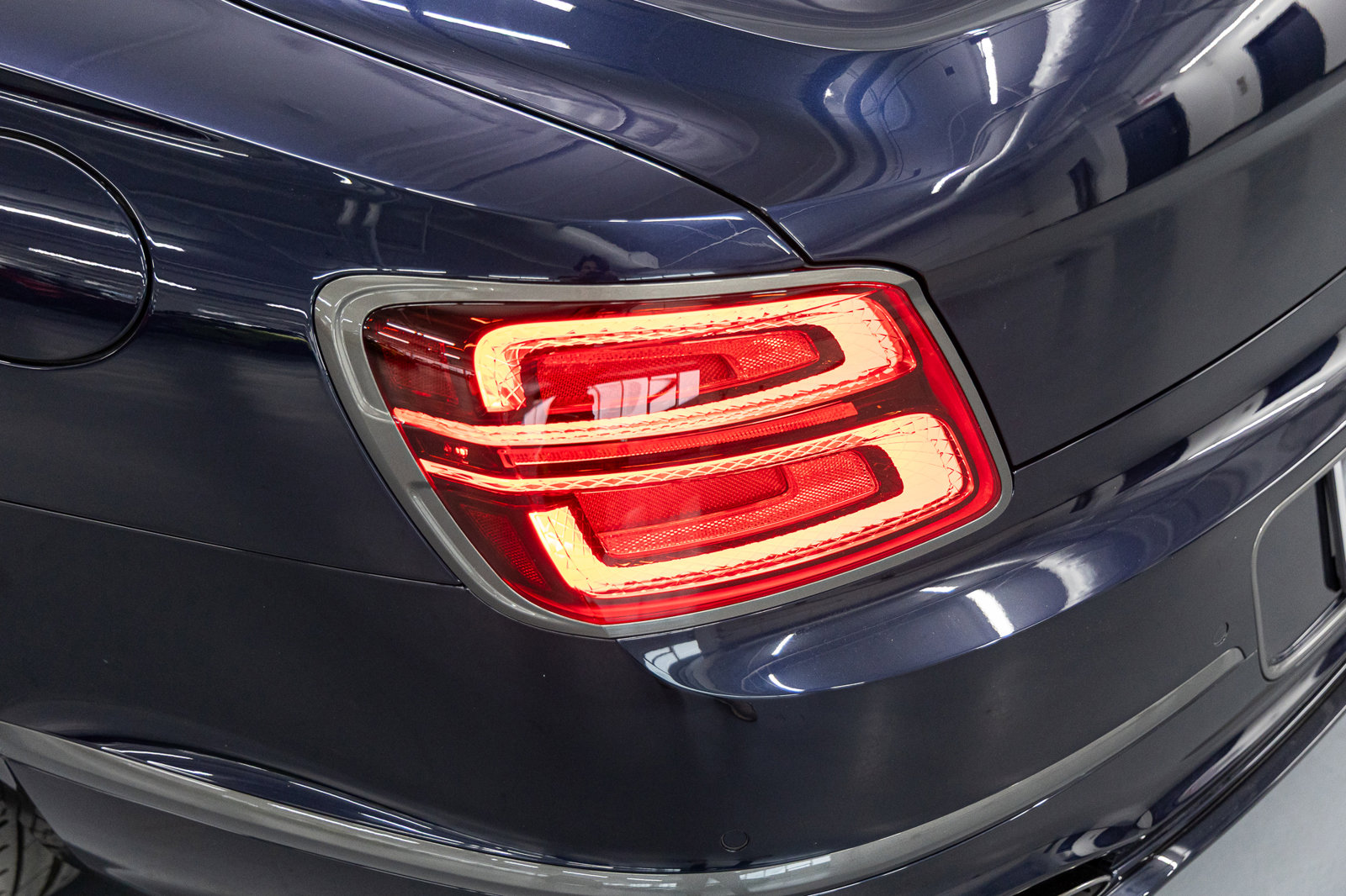 Certified 2025 Bentley Flying Spur Plug-In Hybrid AWD/4WD image 21