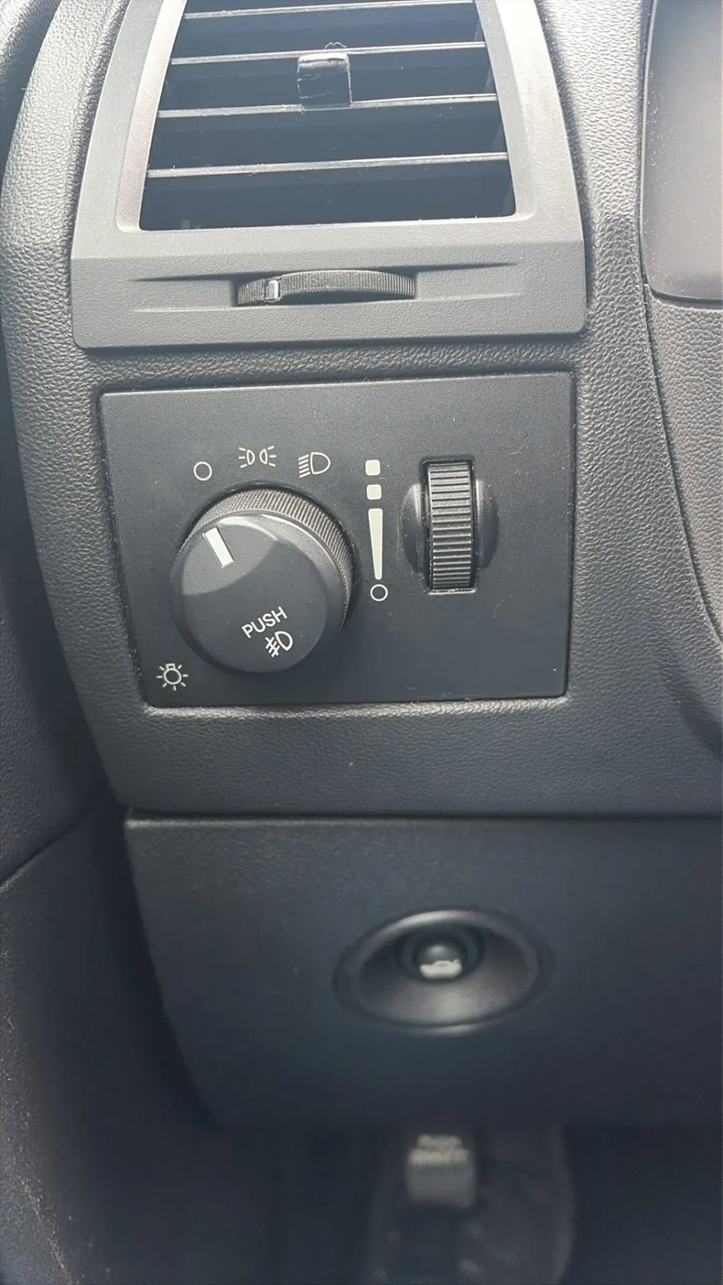 Used 2009 Dodge Challenger SE image 44