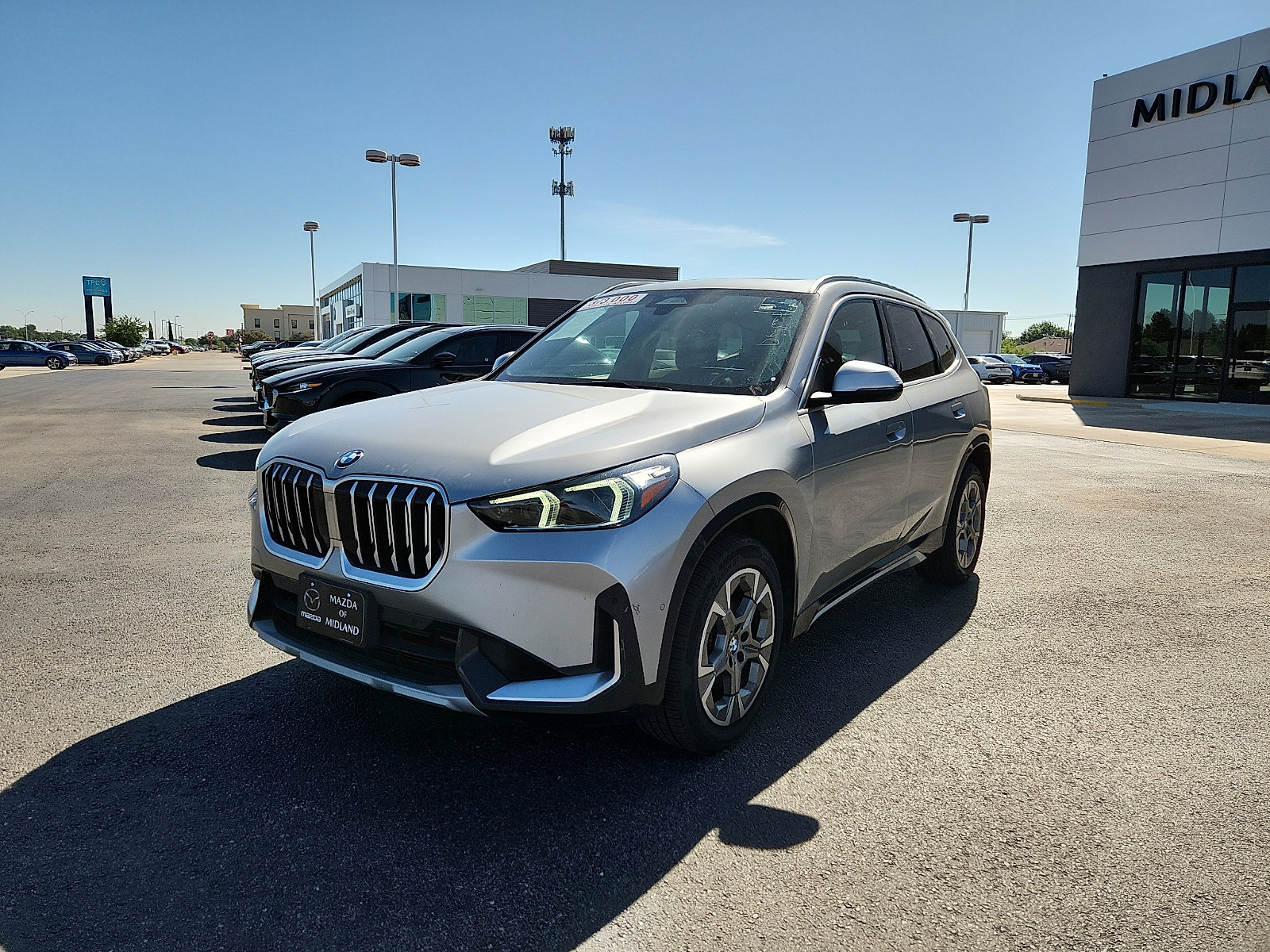 Used 2024 BMW X1 xDrive28i AWD/4WD image 3