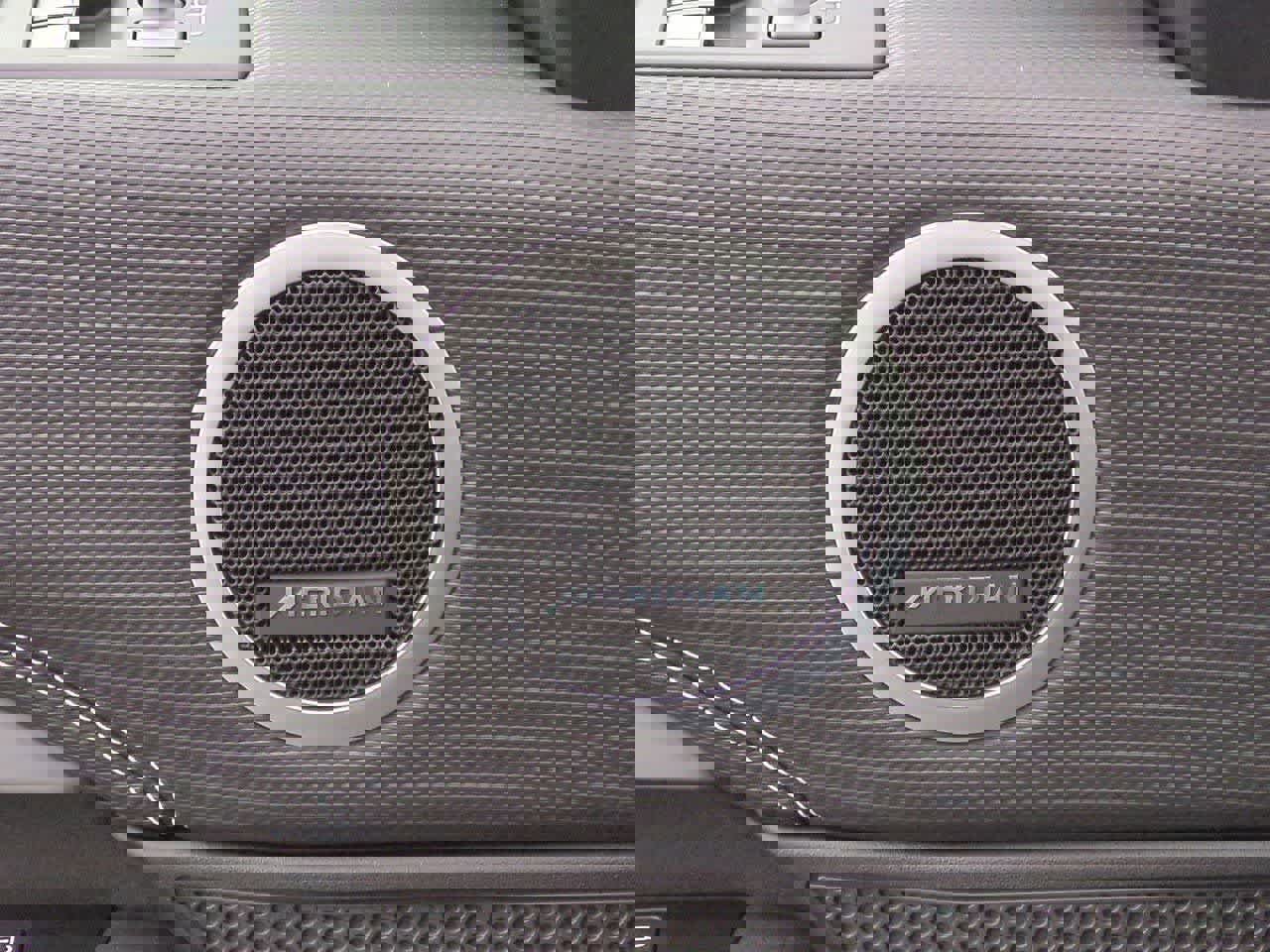 New 2026 Land Rover Discovery Limited Edition image 32