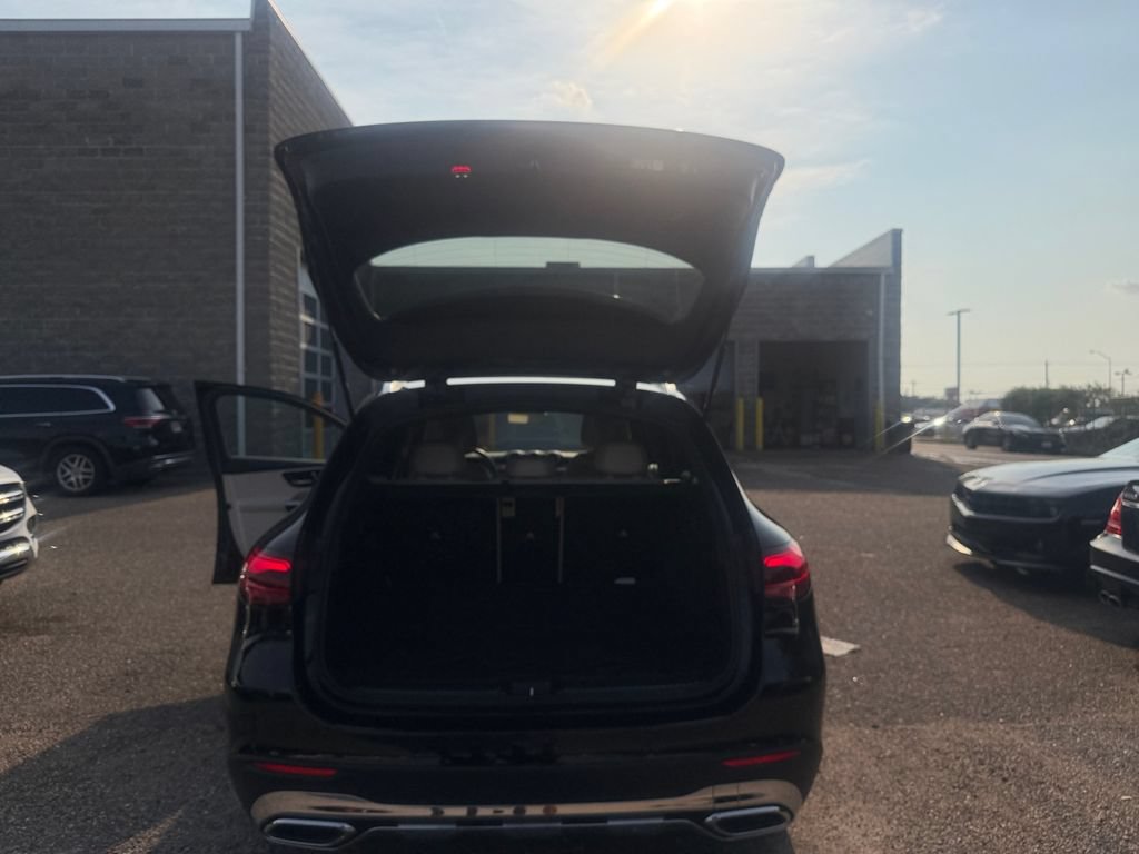 Used 2024 Mercedes-Benz GLC 300 image 25