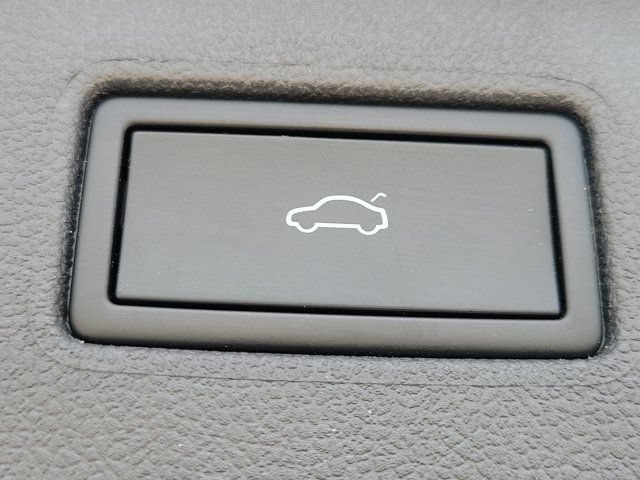 Used 2024 Volkswagen Tiguan SE FWD image 12