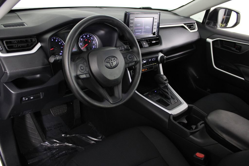 Used 2020 Toyota RAV4 LE image 17