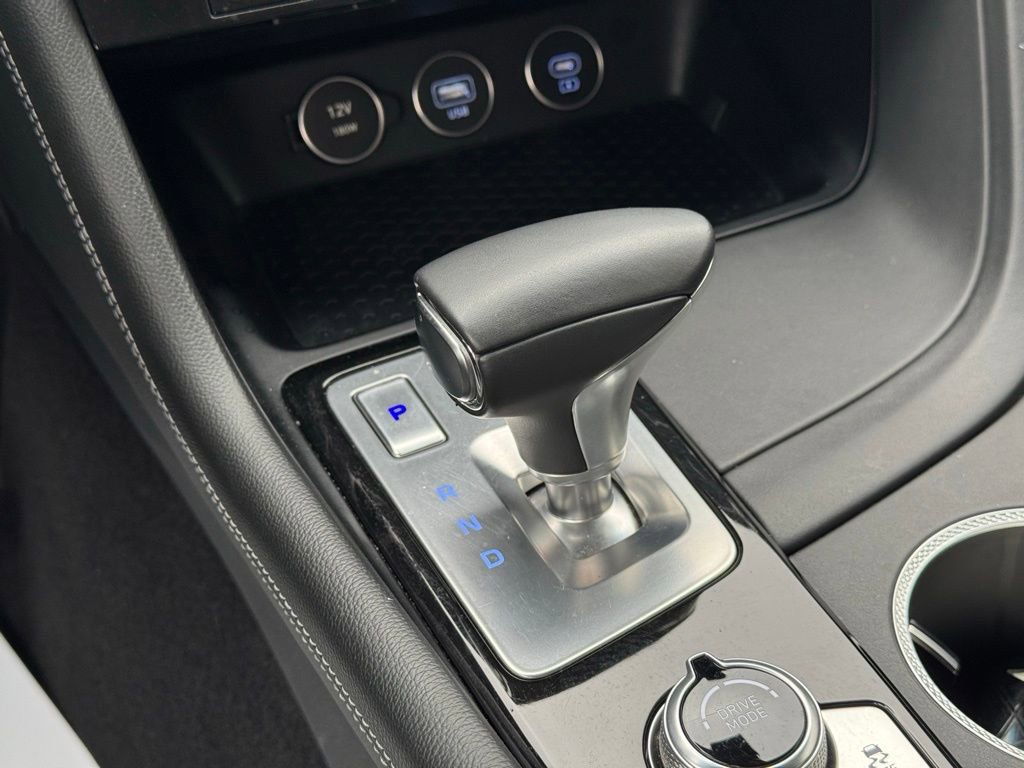 Used 2025 Genesis G70 2.5T image 40