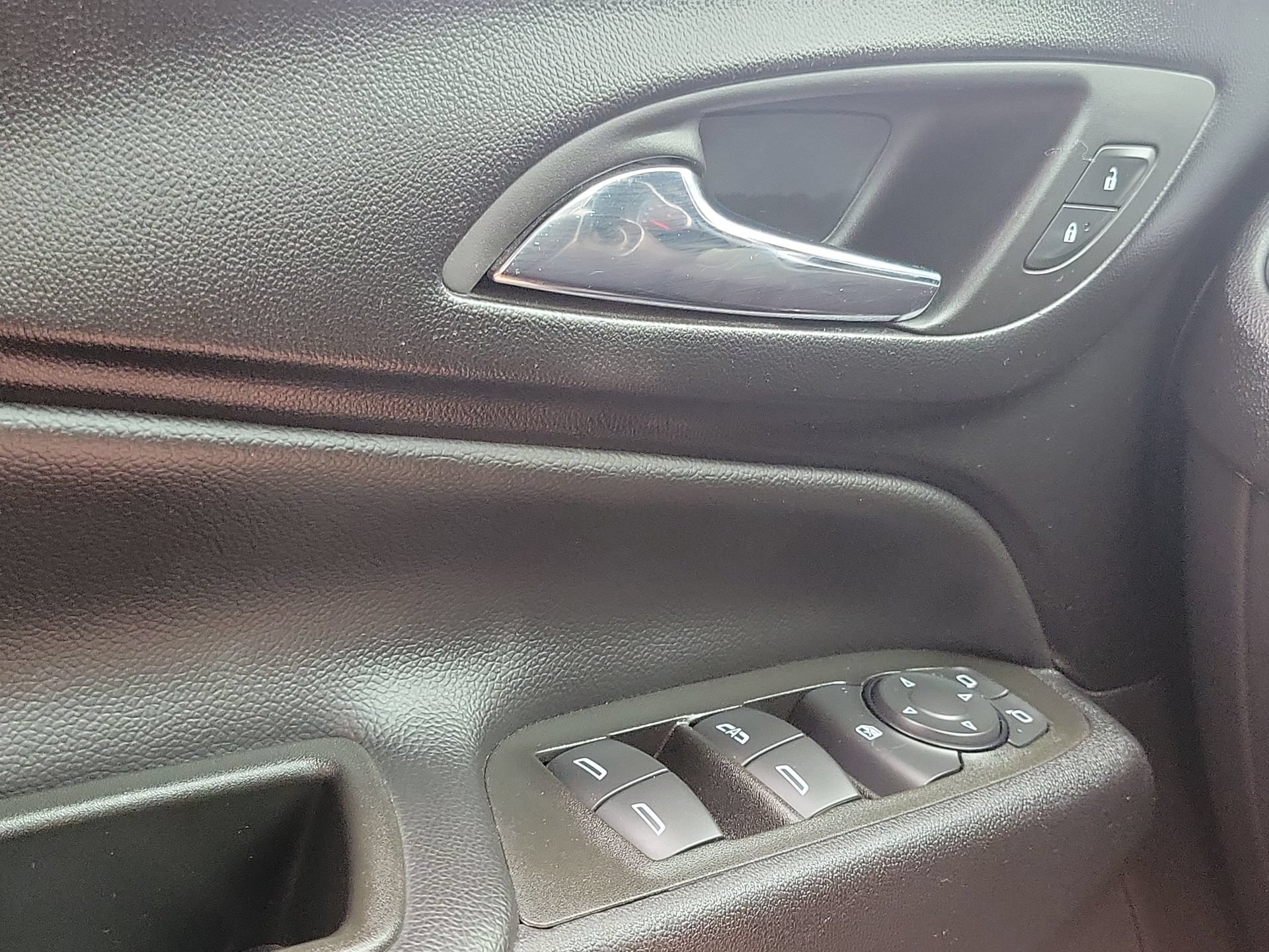 Used 2024 Chevrolet Equinox LT w/ Driver Convenience Package FWD image 12
